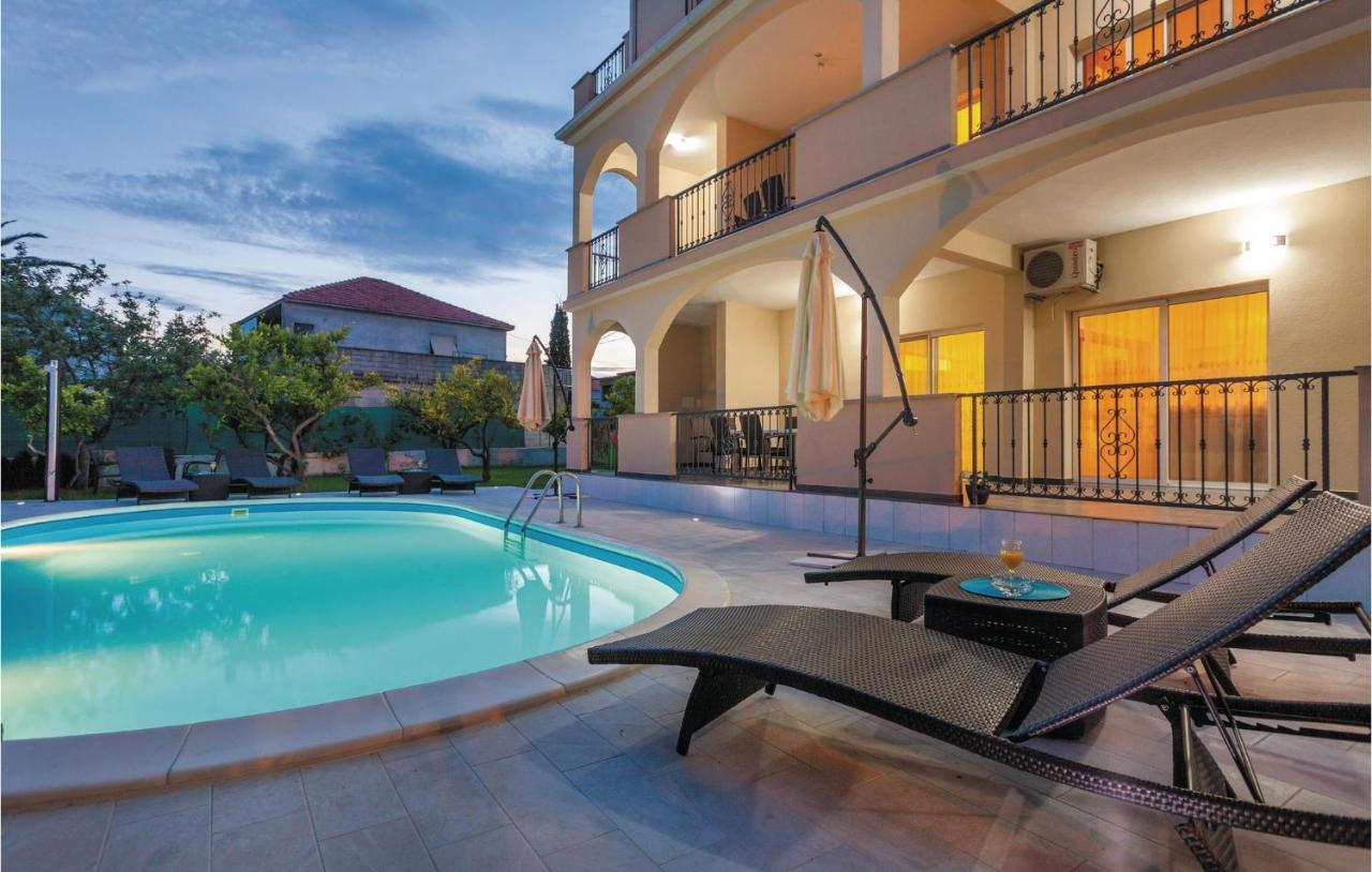 Lovely Apartment In Kastel Stafilic With Jacuzzi Kaštela Exterior foto